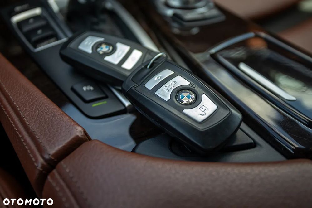 BMW Seria 5 525d - 26