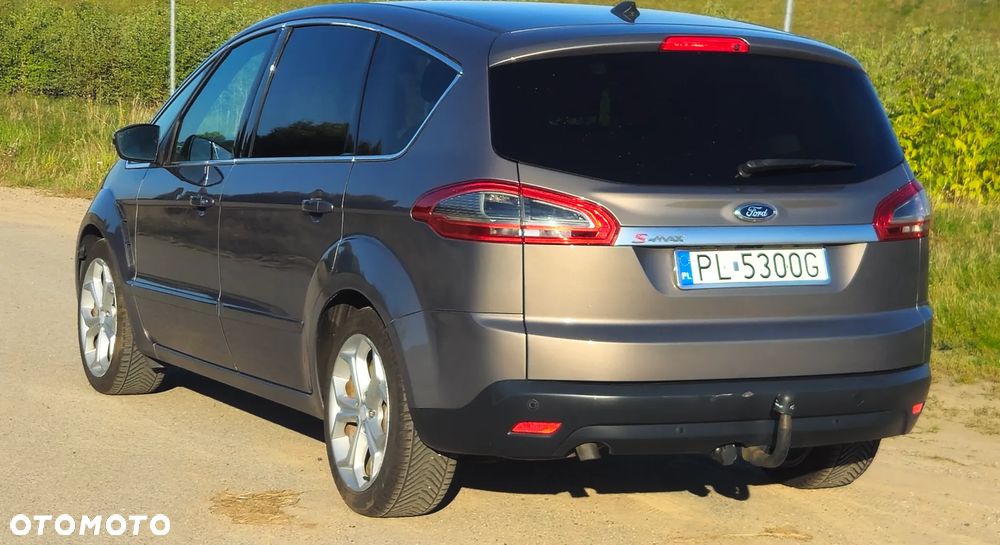 Ford S-Max - 11