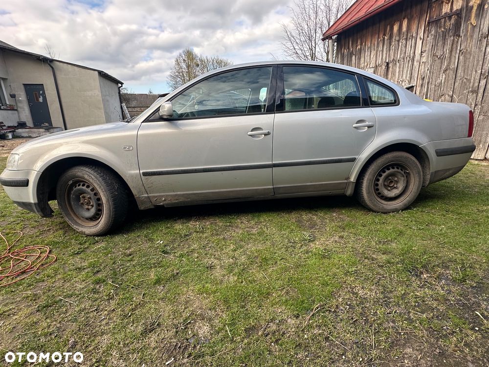 Volkswagen Passat 1.6 - 4