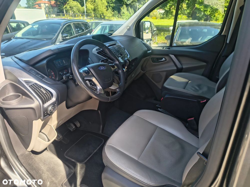 Ford Tourneo Custom - 15