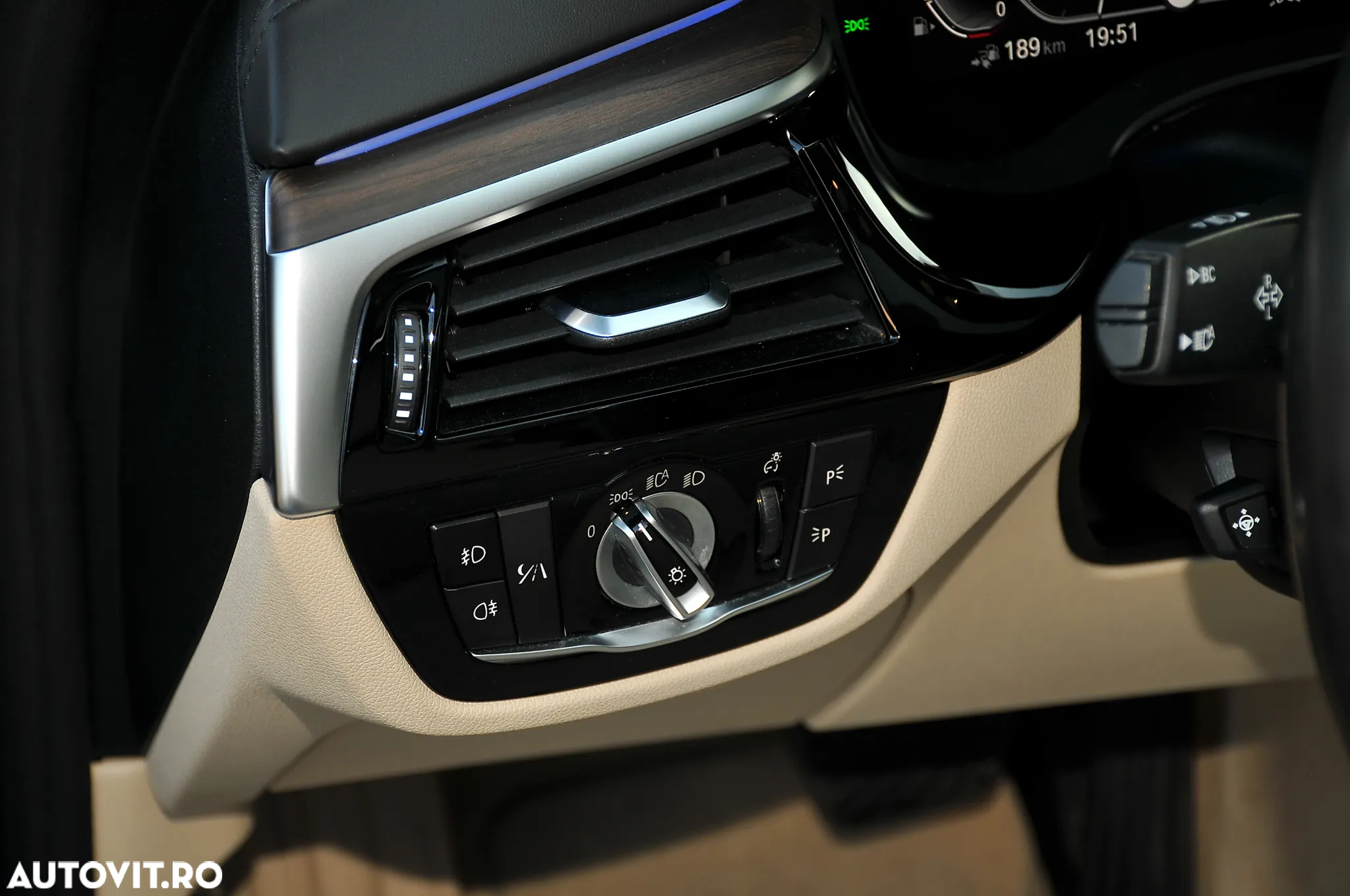 BMW Seria 5 530e xDrive AT PHEV - 32