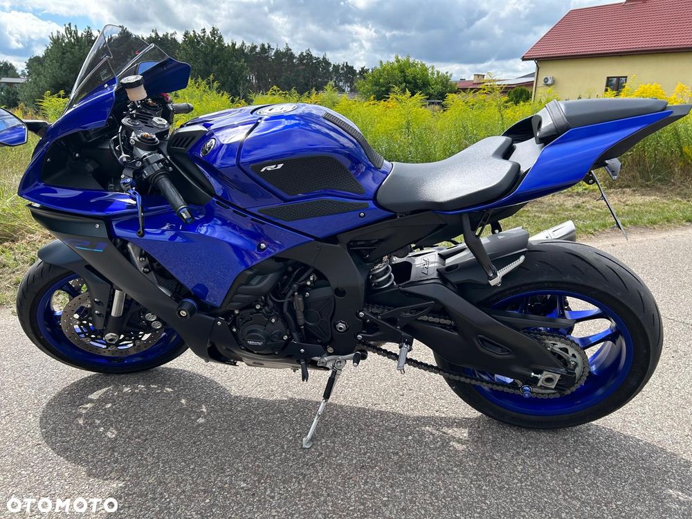 Yamaha R1 - 4