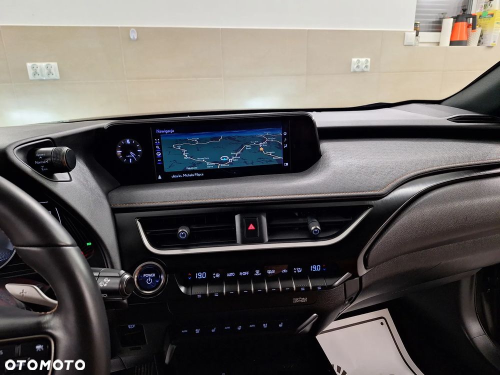 Lexus UX 300e Executive Line - 32