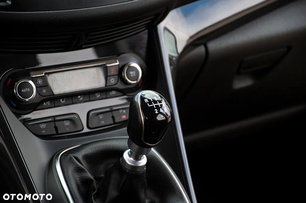 Ford Kuga 2.0 TDCi 4x4 Titanium - 38