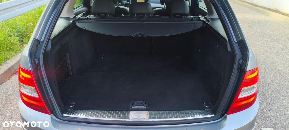 Mercedes-Benz Klasa C 180 CGI Automatik BlueEFFICIENCY Avantgarde - 13