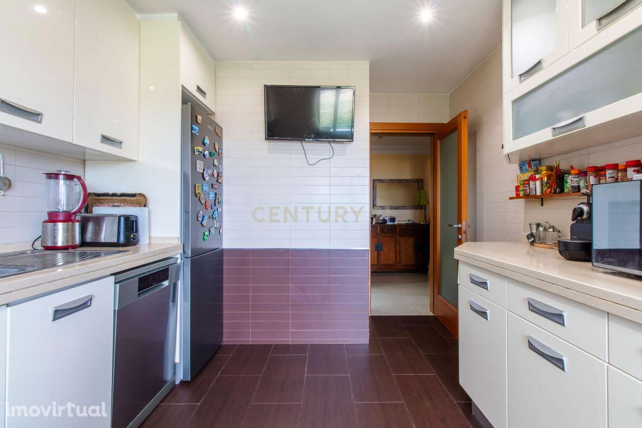 Espaçoso T3 com Varanda em Caparica, Almada - Grande imagem: 3/55