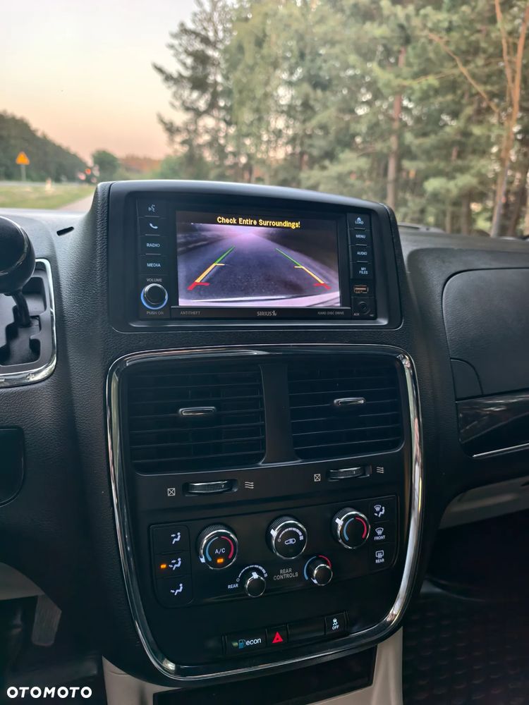 Dodge Grand Caravan - 24