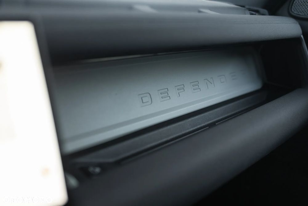 Land Rover Defender 3.0 D200 mHEV - 20
