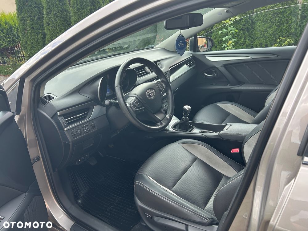 Toyota Avensis - 10