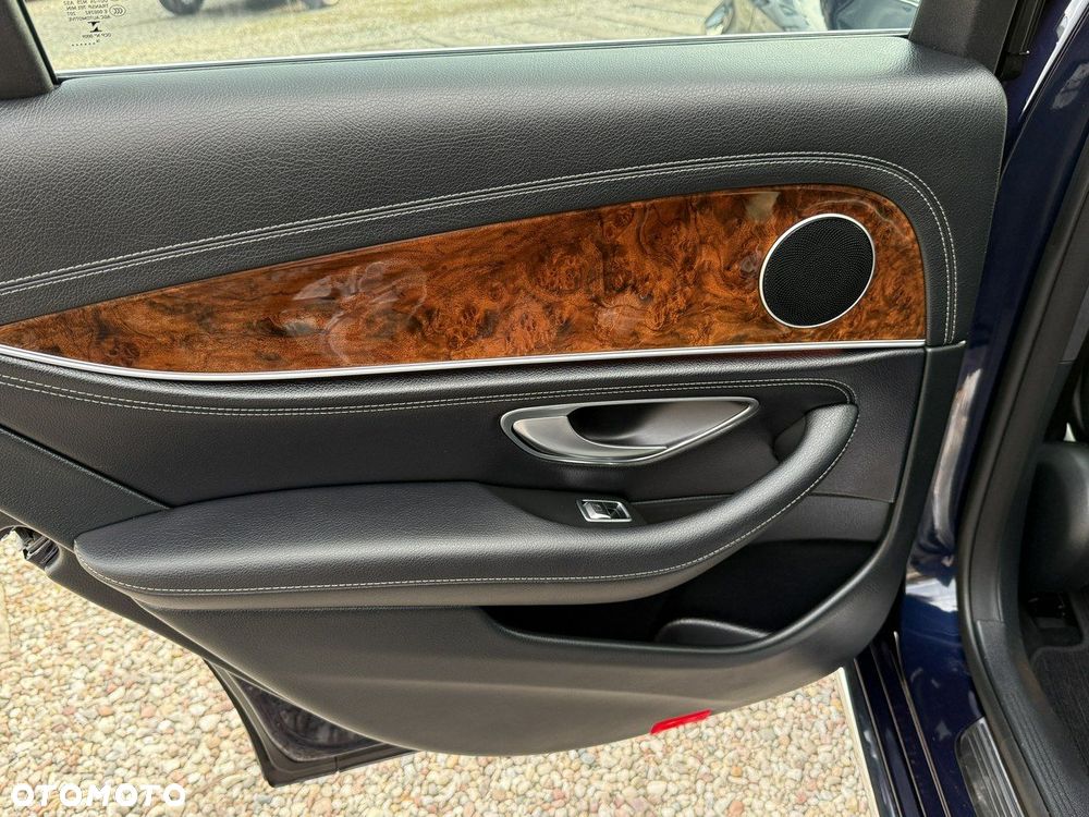 Mercedes-Benz Klasa E - 27