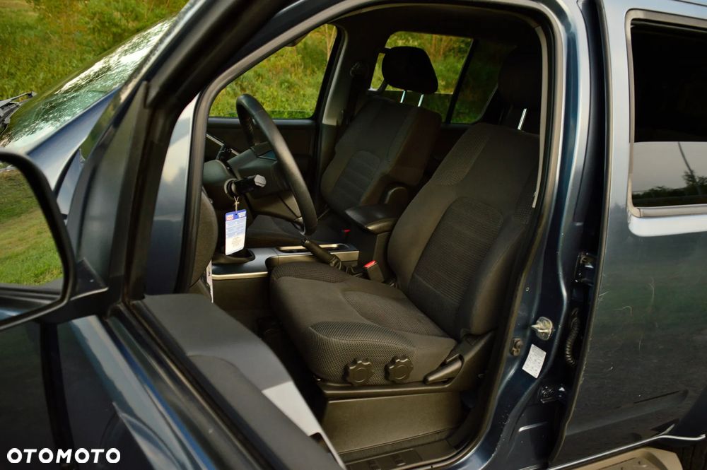 Nissan Pathfinder 2.5 dCi Comfort - 26