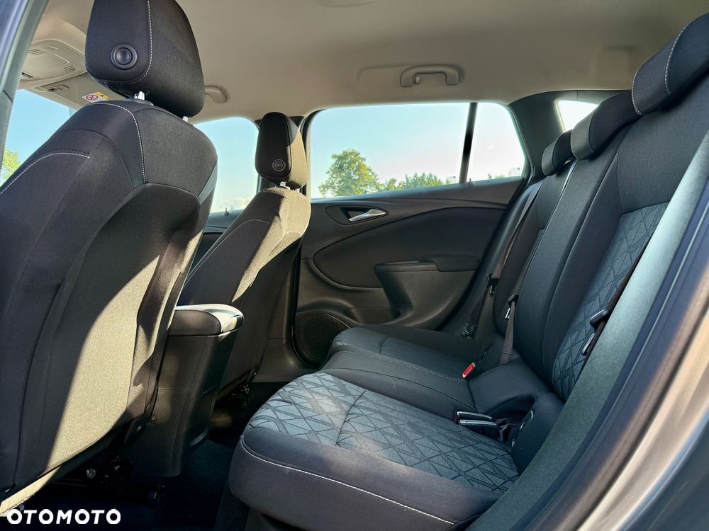 Opel Astra 1.4 Turbo 120 Jahre - 21