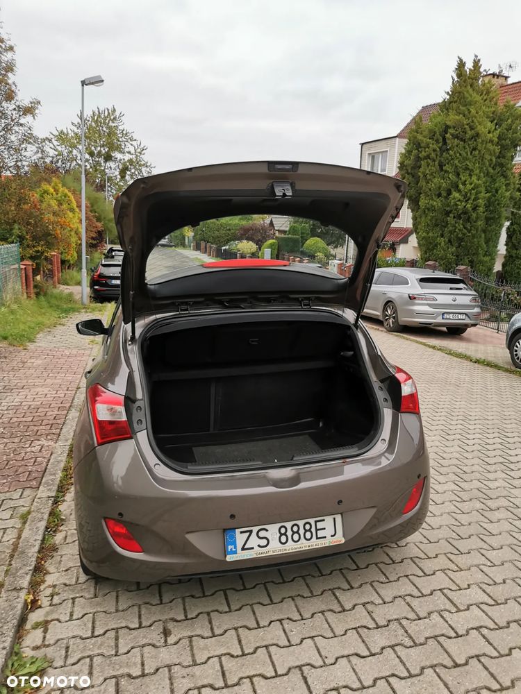 Hyundai i30 1.6 Classic + - 8