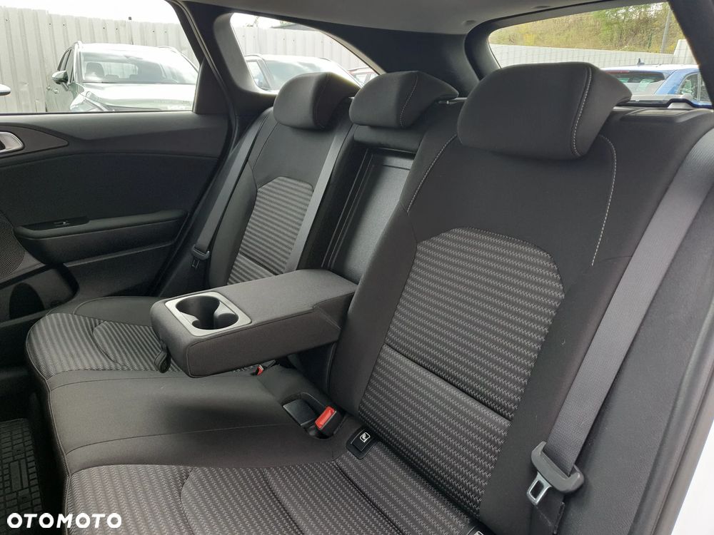 Kia Ceed 1.5 T-GDI M - 17