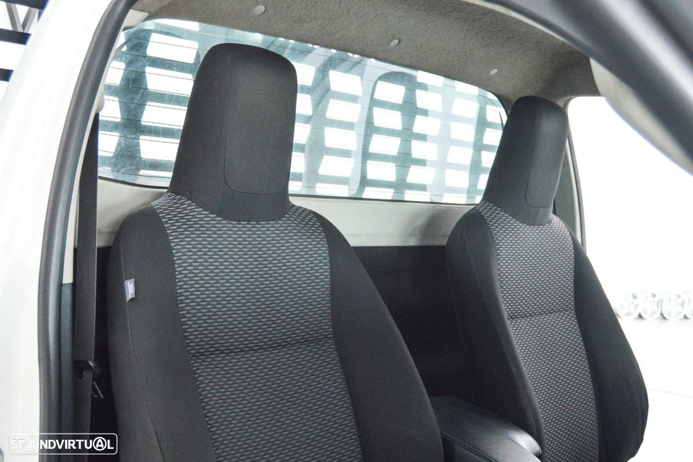 Toyota Hilux 2.4 D-4D 4X4 Cabine Simples 2L - 7