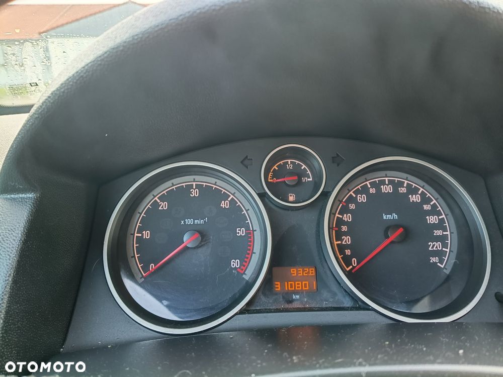 Opel Astra 1.9 CDTI - 8
