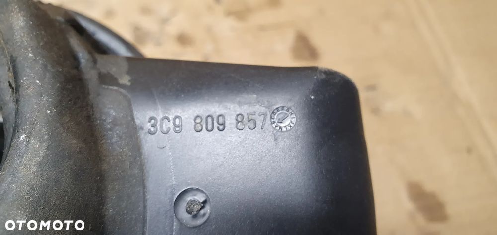 Klapka wlewu paliwa VW Passat B6 3C9809857 - 6