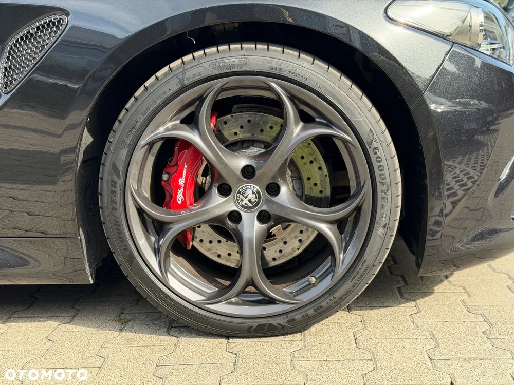 Alfa Romeo Giulia 2.9 V6 Bi-Turbo AT8 Quadrifoglio - 38