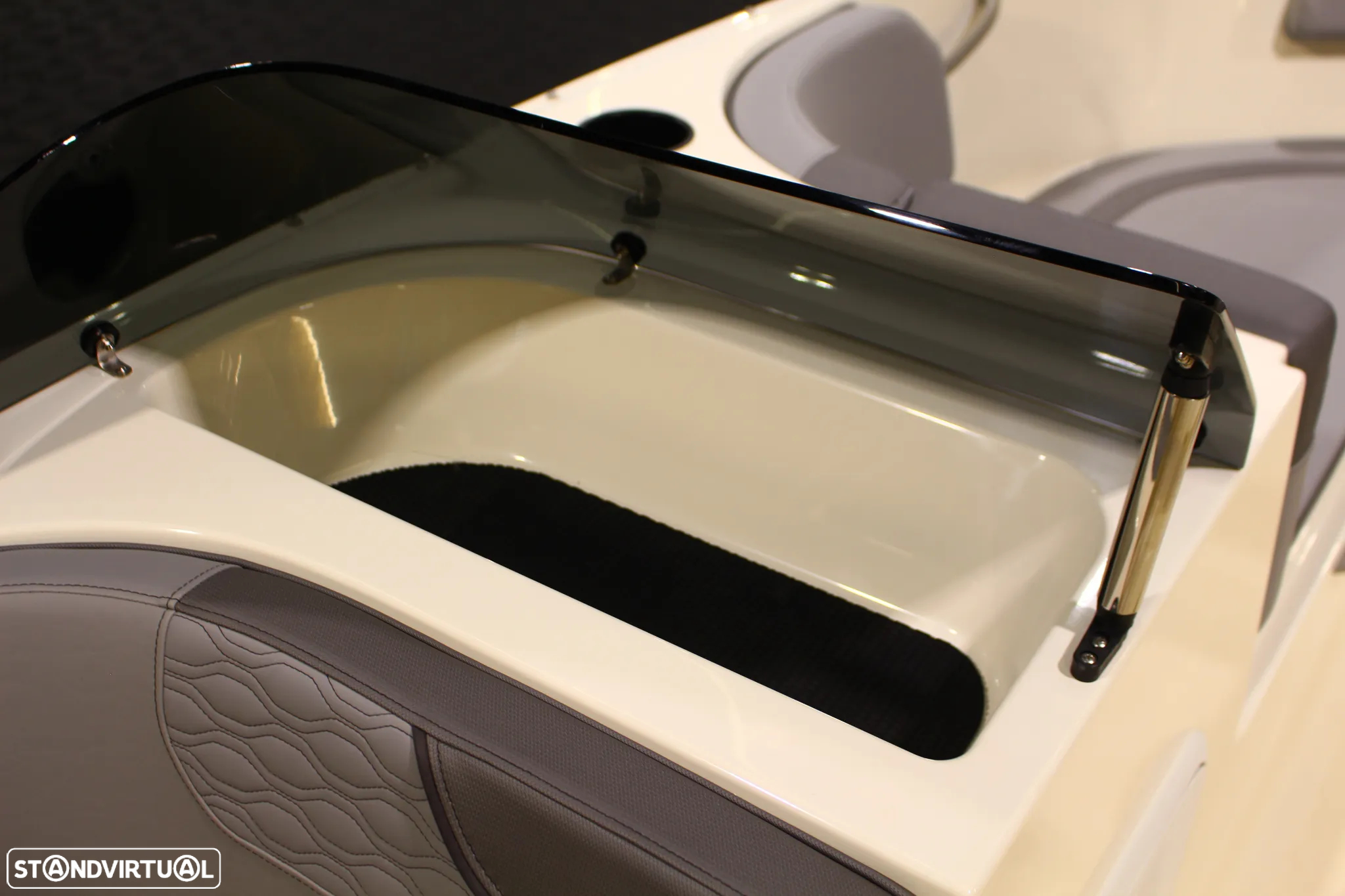 Bayliner M17 - 13