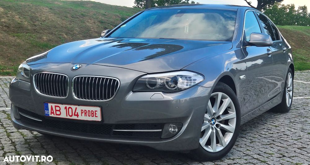 BMW Seria 5 525d xDrive AT - 9