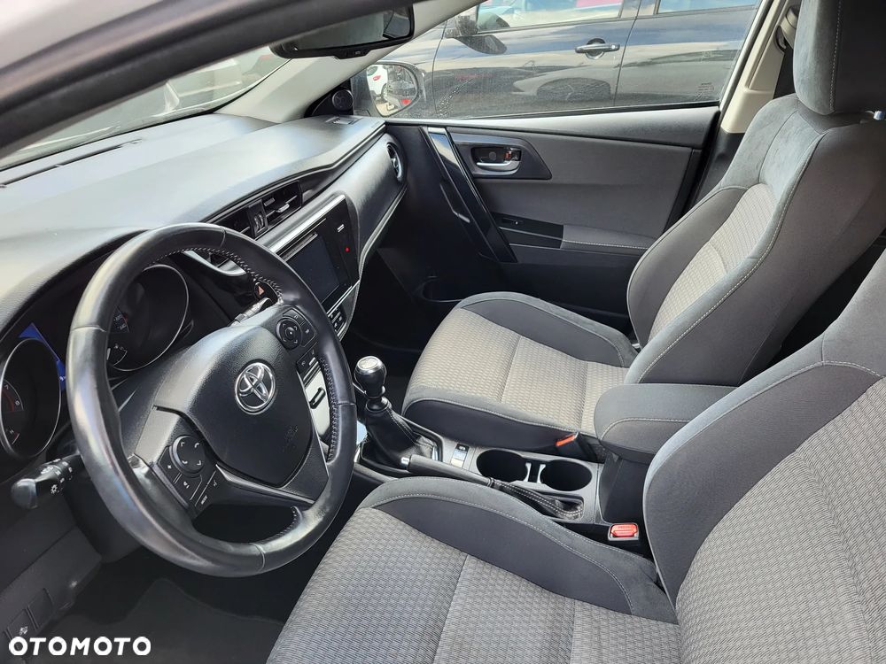 Toyota Auris 1.2 Turbo Team Deutschland - 13