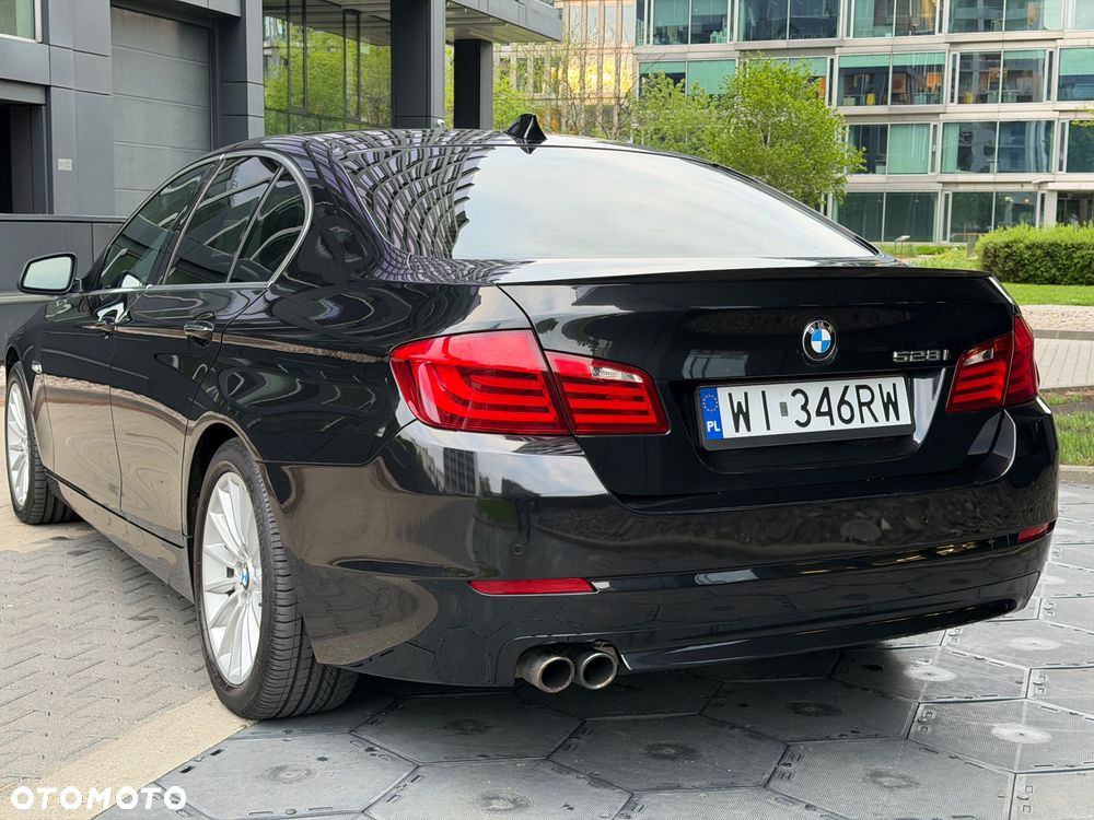 BMW Seria 5 528i xDrive - 9