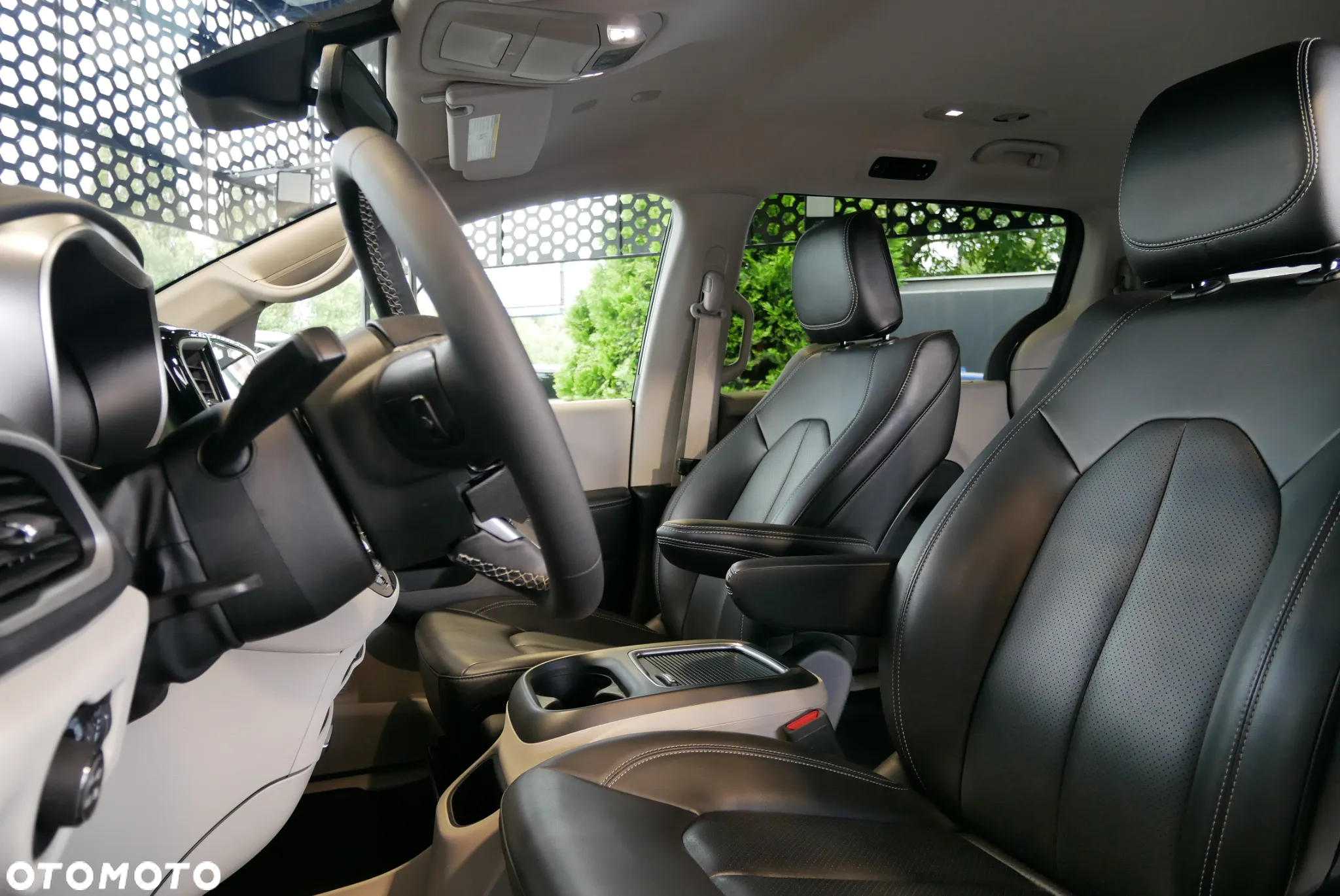 Chrysler Pacifica - 10