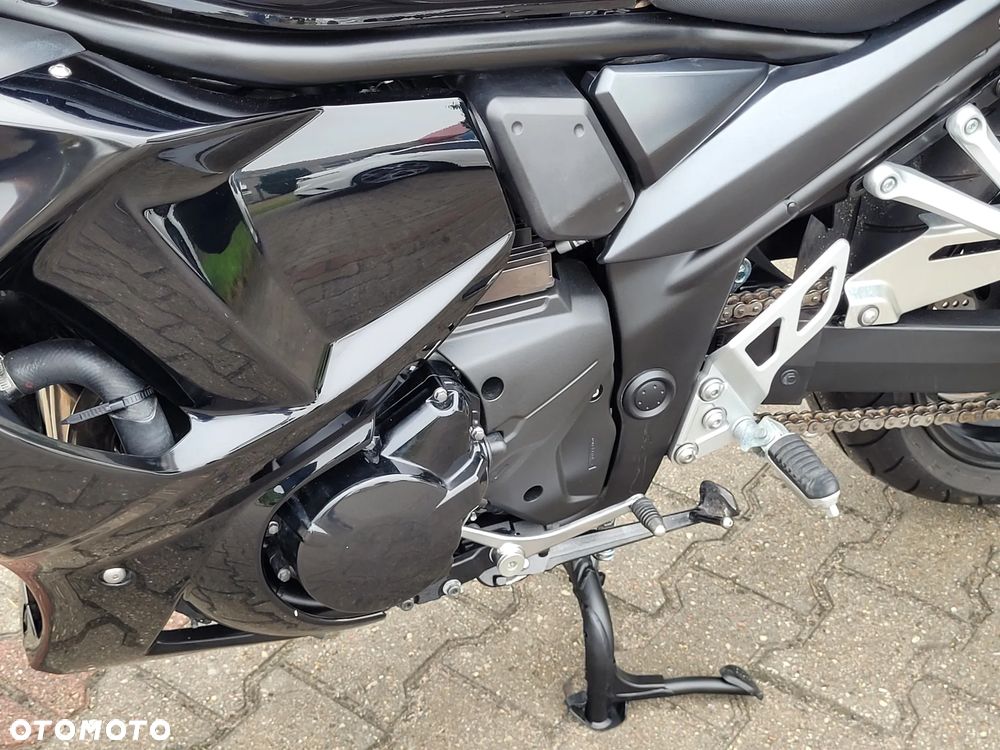 Suzuki GSX - 16