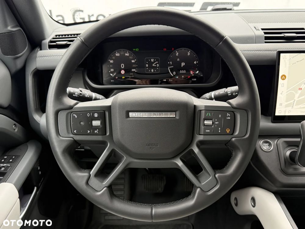 Land Rover Defender 90 D250 X-Dynamic SE - 10