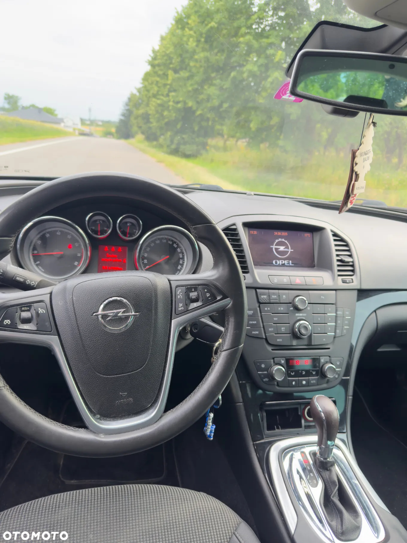 Opel Insignia 2.0 Turbo Sports Tourer 4x4 Automatik Cosmo - 11