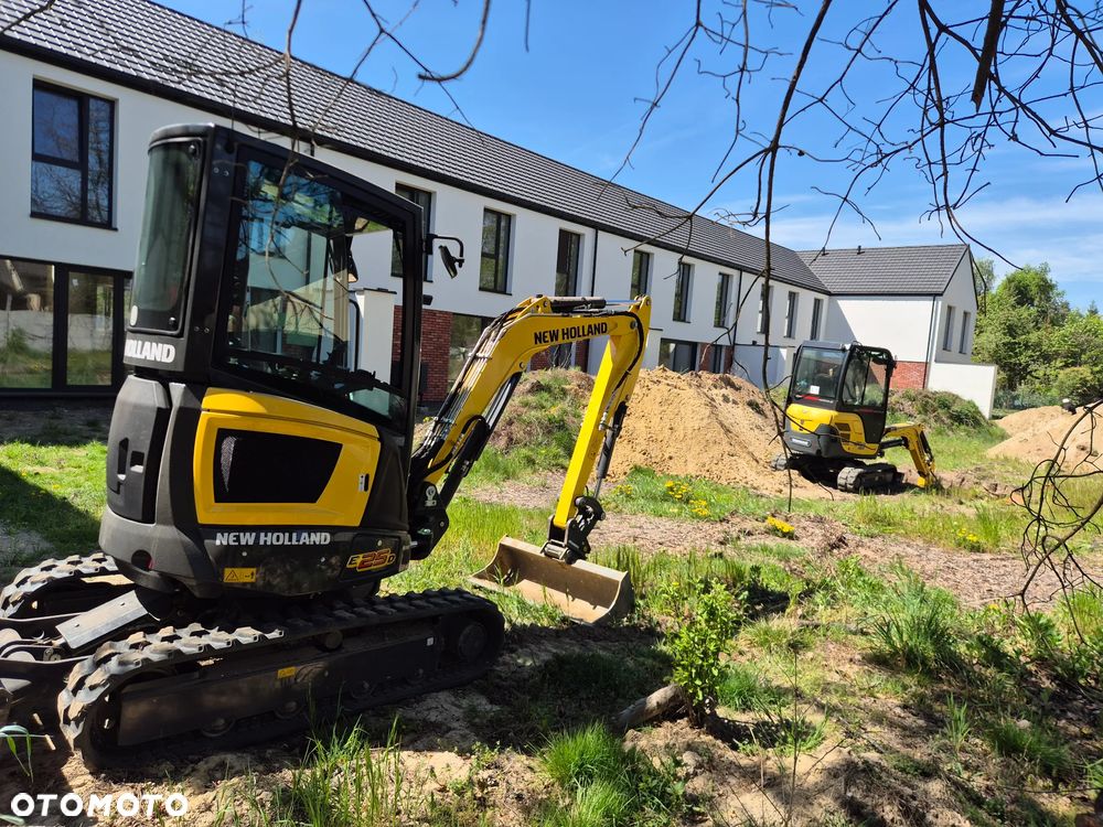 New Holland E25D - 8