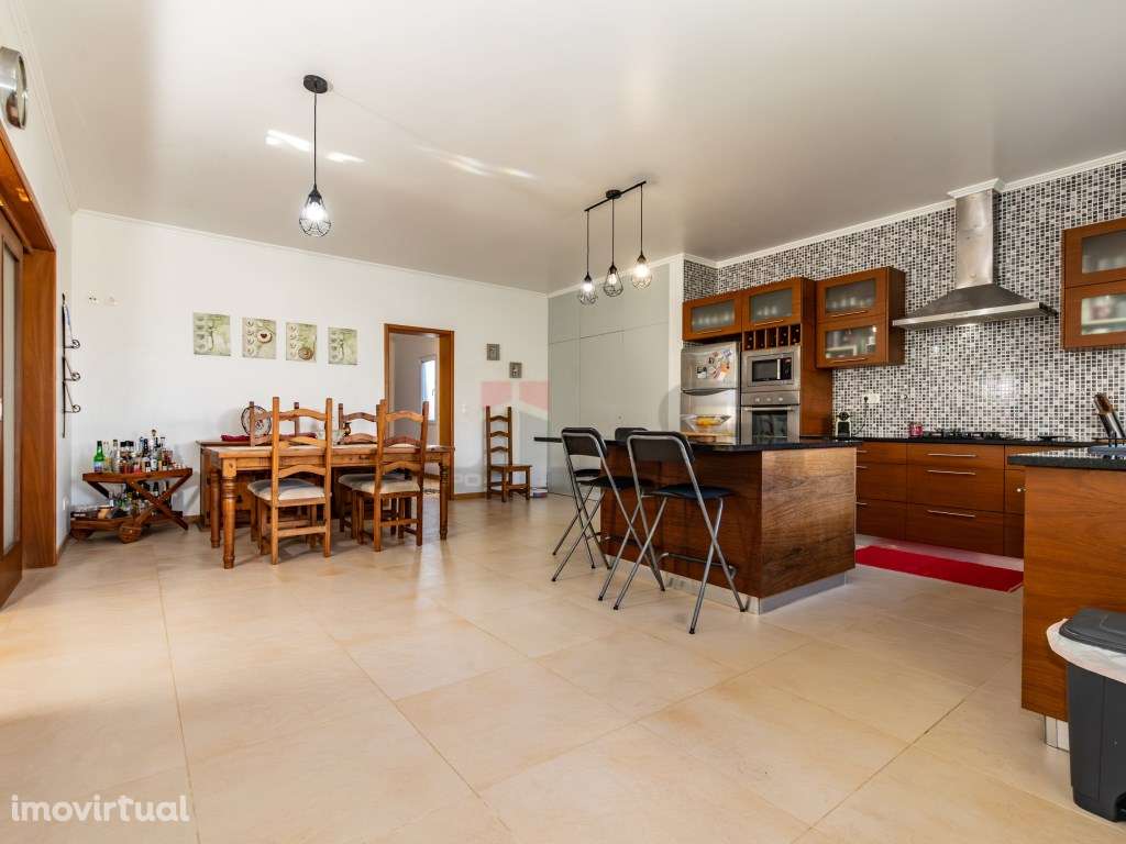 Moradia V4 Isolada com 3 Suites - São Vicente Ferreira, Ponta Delga... - Grande imagem: 5/36