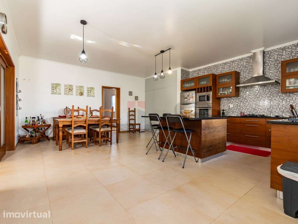 Moradia V4 Isolada com 3 Suites - São Vicente Ferreira, Ponta Delga... - Grande imagem: 5/36