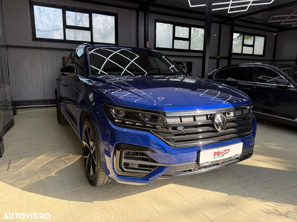 Volkswagen Touareg - 1