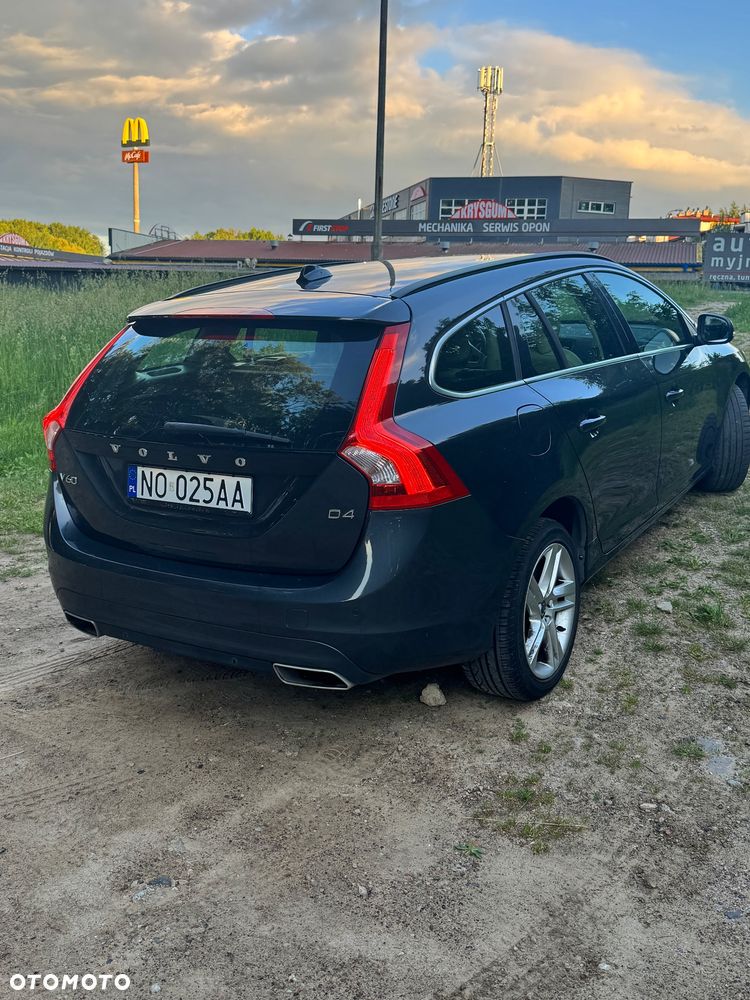 Volvo V60 D4 Summum - 9