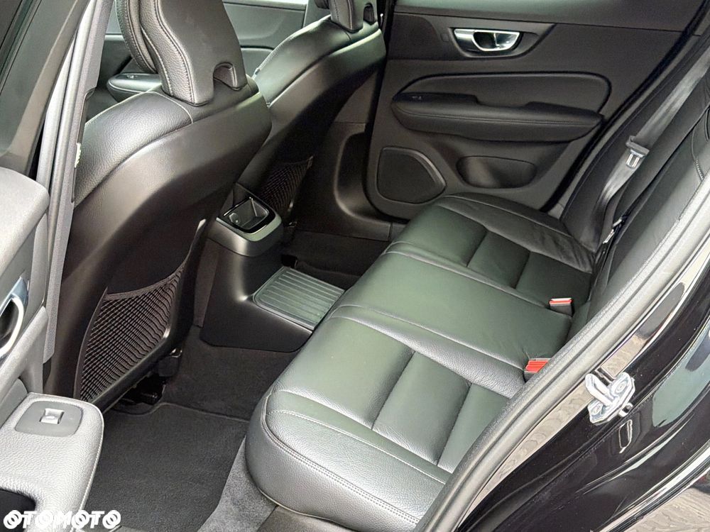 Volvo S60 T8 Twin Engine AWD Geartronic Inscription - 35