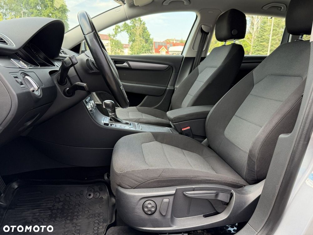 Volkswagen Passat - 14