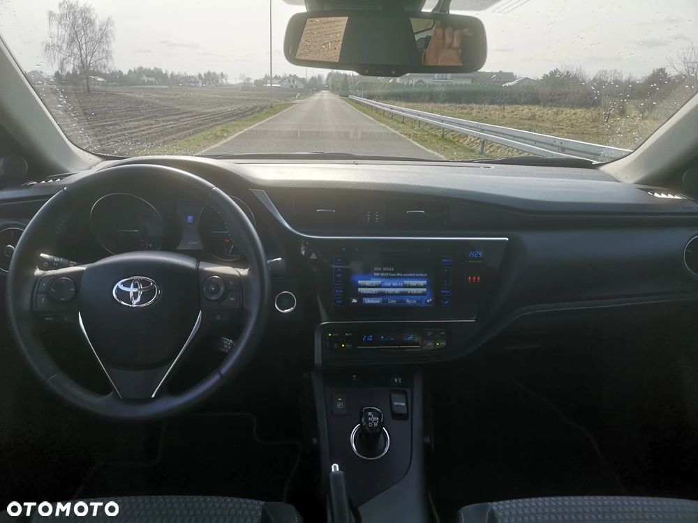 Toyota Auris - 11