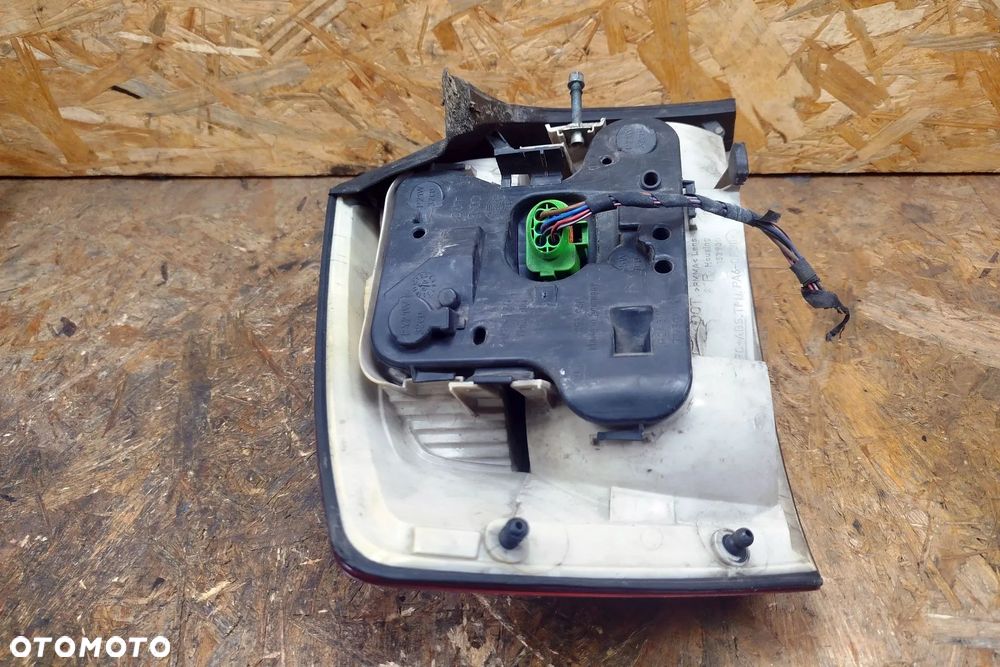 lampa tył tylna prawa kompletne do Audi A4 B6 00- SEDAN - 3