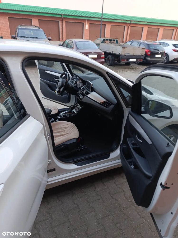 BMW Seria 2 218d - 24