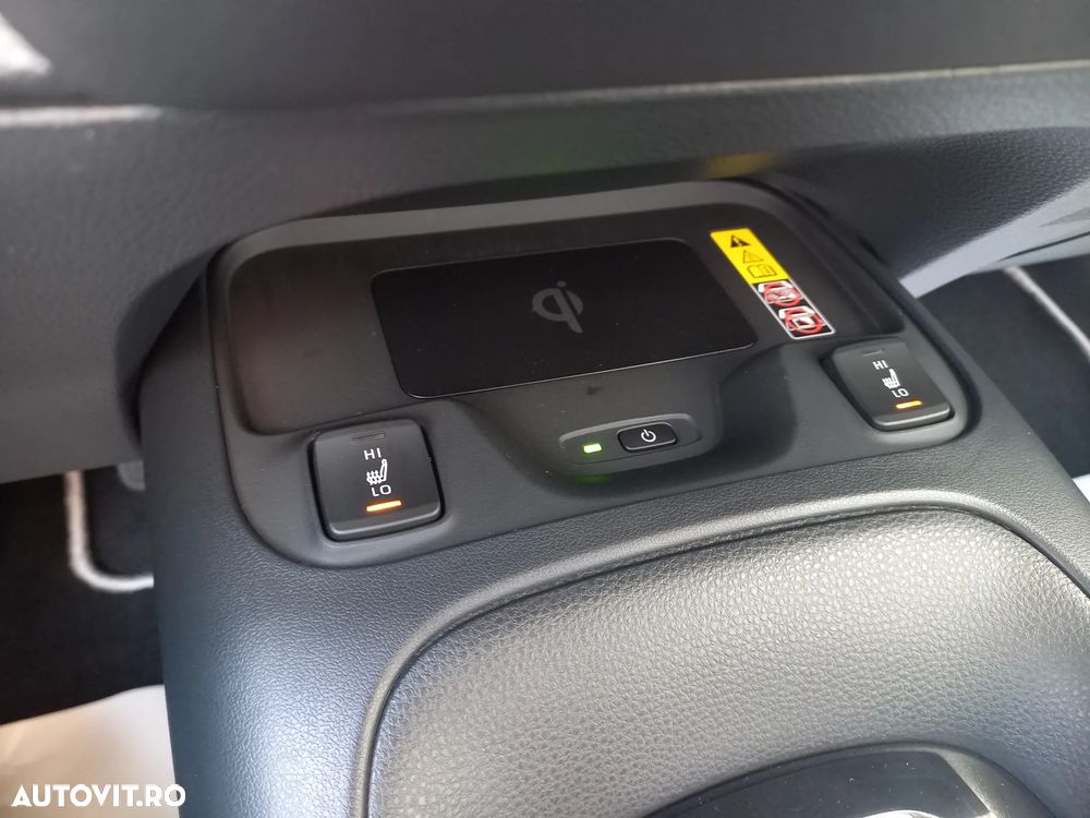 Toyota Corolla Sedan 1.8 HSD Business - 28