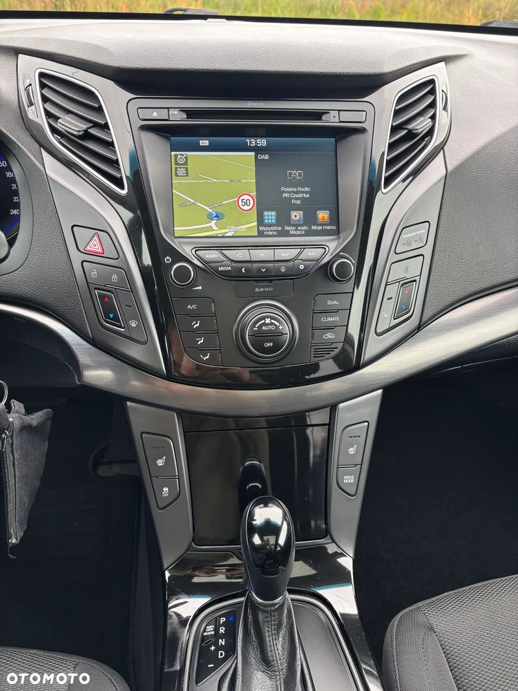 Hyundai i40 Kombi blue 1.7 CRDi DCT Premium - 25