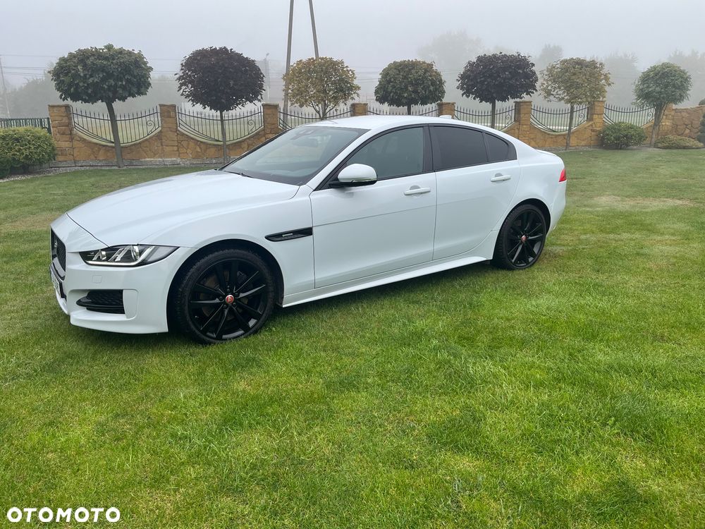 Jaguar XE 2.0 D AWD R-Sport - 14