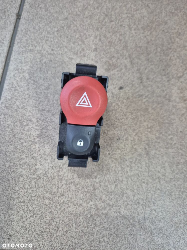 WŁĄCZNIK AWARYJNYCH RENAULT KANGOO II 07-21r. - 1
