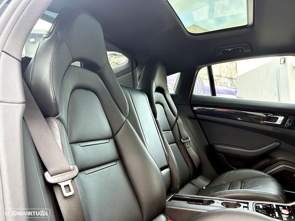 Porsche Panamera 4 E-Hybrid - 30