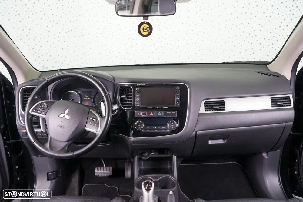 Mitsubishi Outlander 2.0 4WD Plus - 18