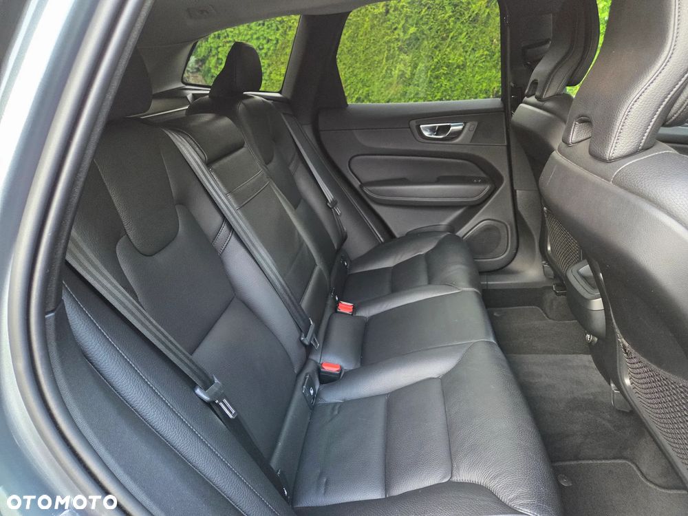 Volvo XC 60 D4 Momentum Pro - 27