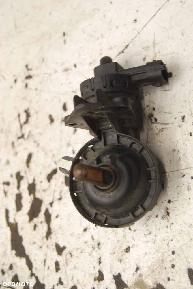 ZAWÓR KOLEKTORA SSĄCEGO 1928498092 OPEL CORSA D 1.4 ZAFIRA - 1