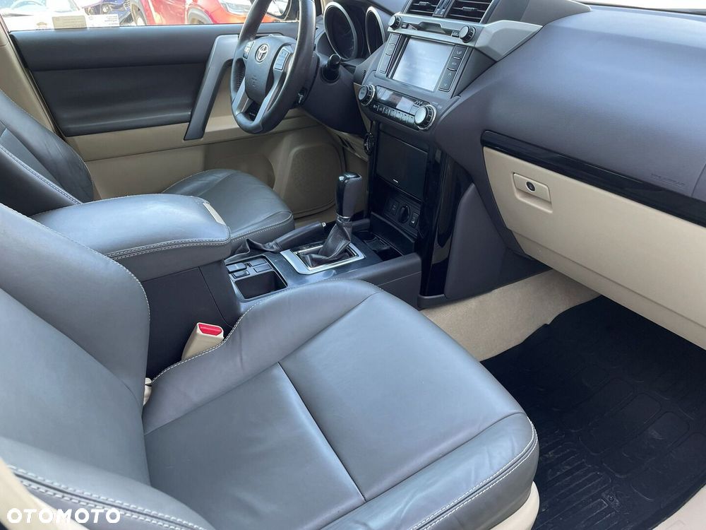 Toyota Land Cruiser - 11