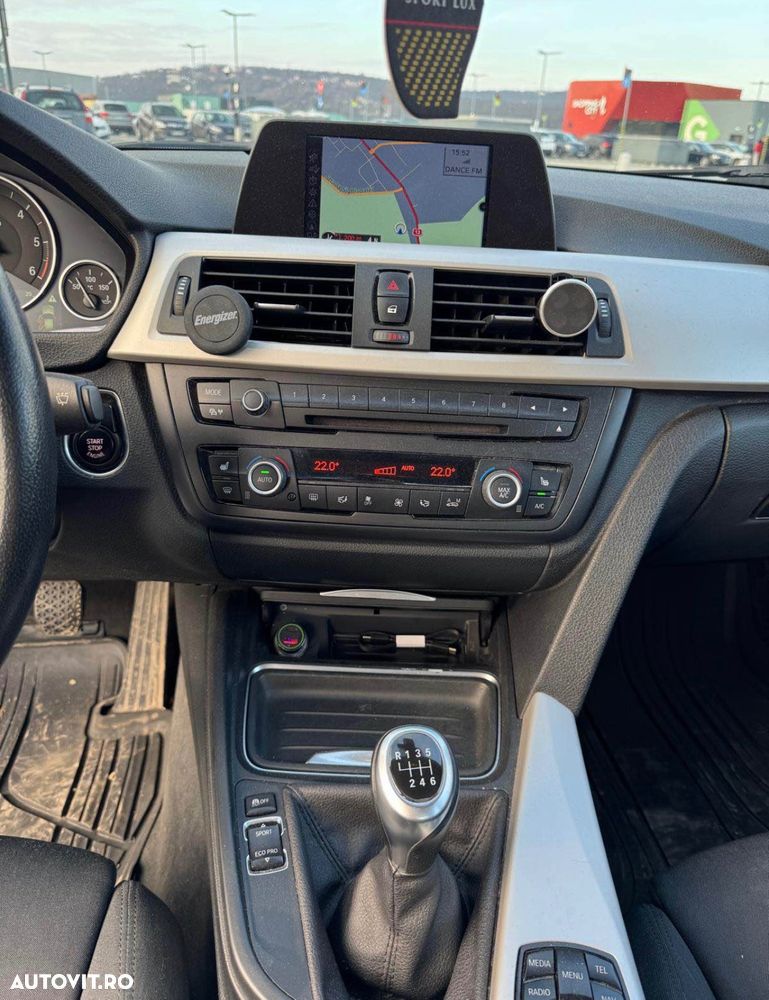 BMW Seria 3 318d xDrive - 11